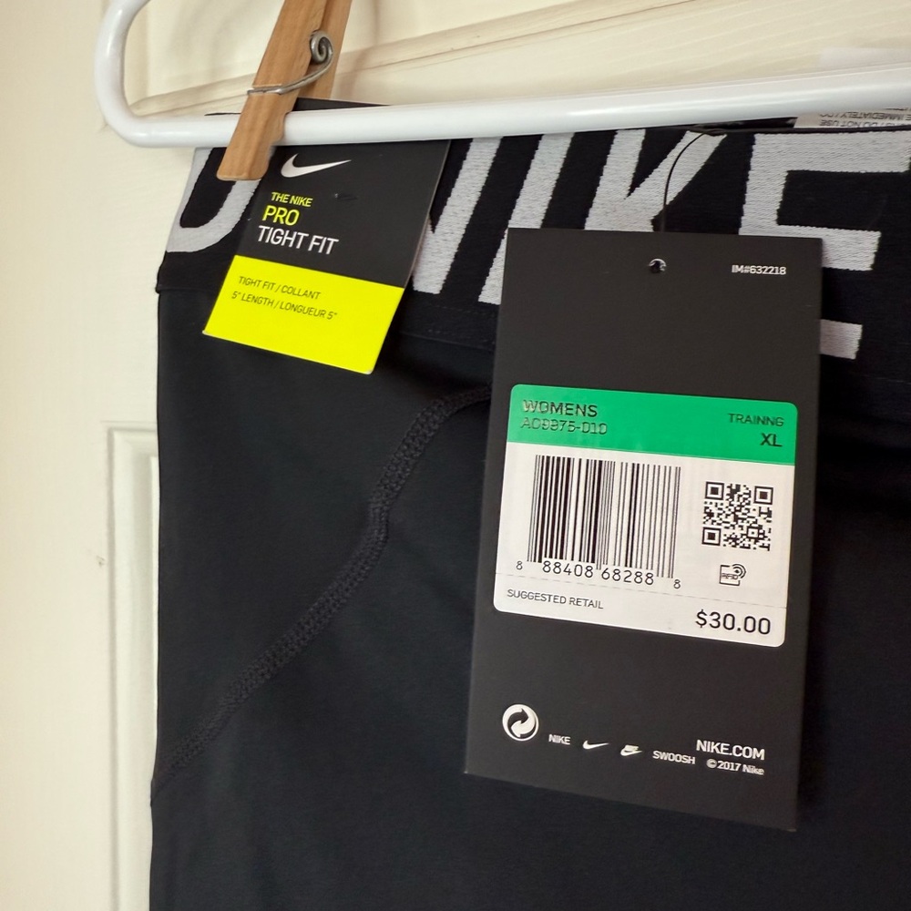 Nike Women's Black Pro Athletic Shorts - Picture 6 of 7